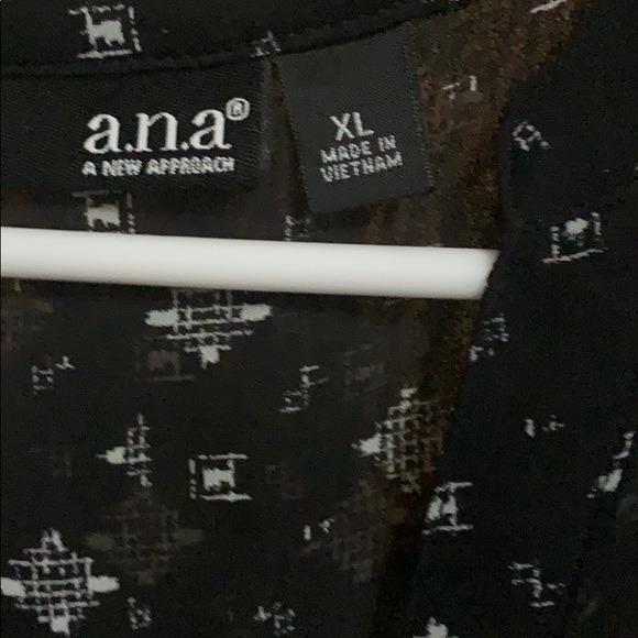 EUC sheet black patterned sleeveless blouse - Picture 2 of 6